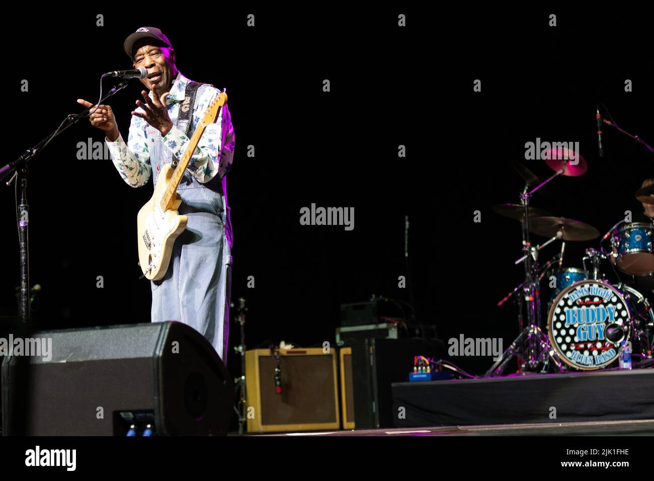 27. Juli 2022, Indianapolis, Indiana, USA: Der Blues-Künstler Buddy Guy tritt am 27. Juli 2022 im TCU Amphitheater im White River State Park in Indianapolis, Indiana auf. (Bild: © Lora Olive/ZUMA Press Wire) Stockfoto