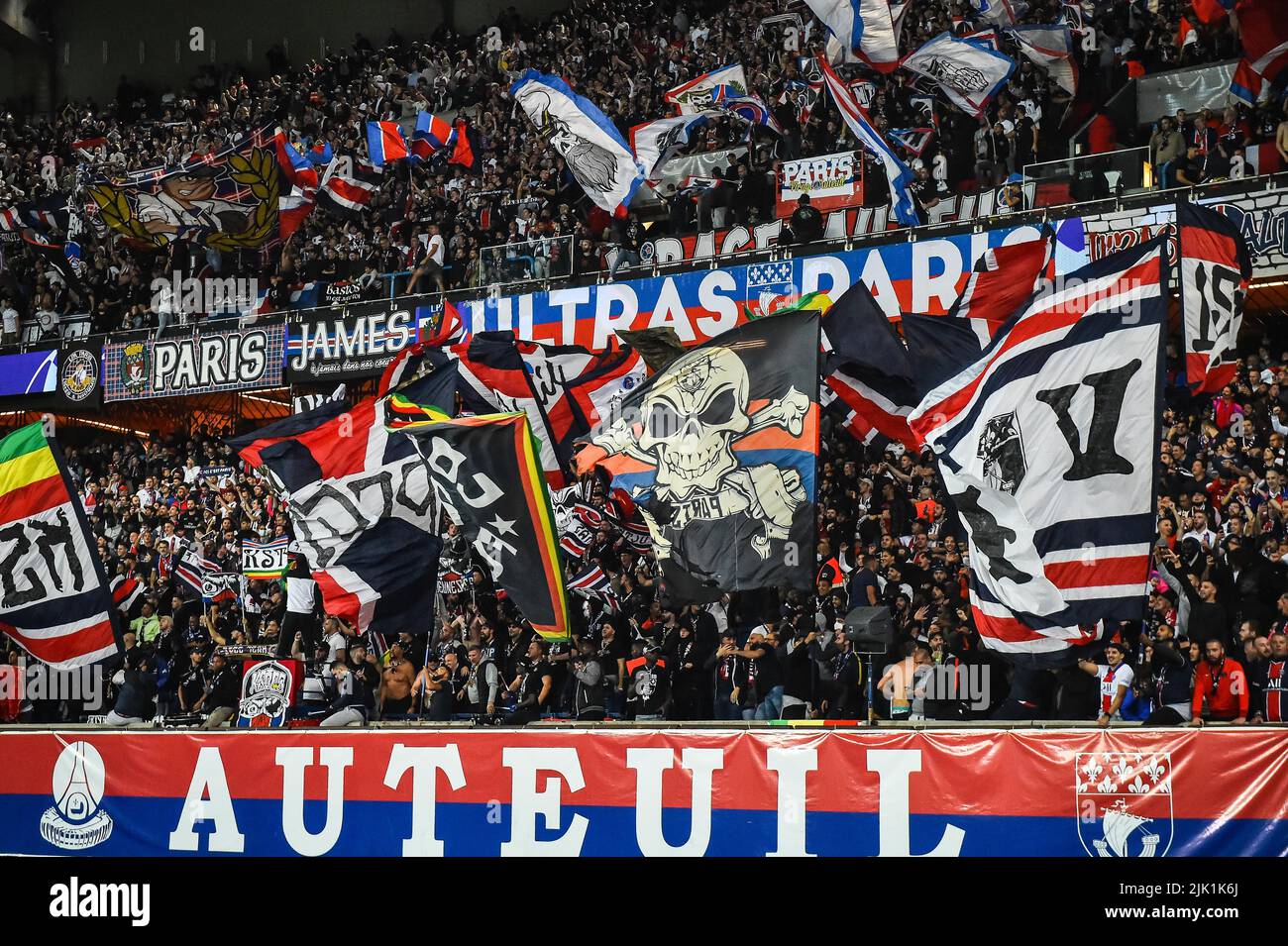 Fans der PSG während der UEFA Champions League, Gruppe A Fußballspiel zwischen Paris Saint-Germain und RB Leipzig am 19. Oktober 2021 im Parc des Princes Stadion in Paris, Frankreich - Foto Matthieu Mirville / DPPI Stockfoto