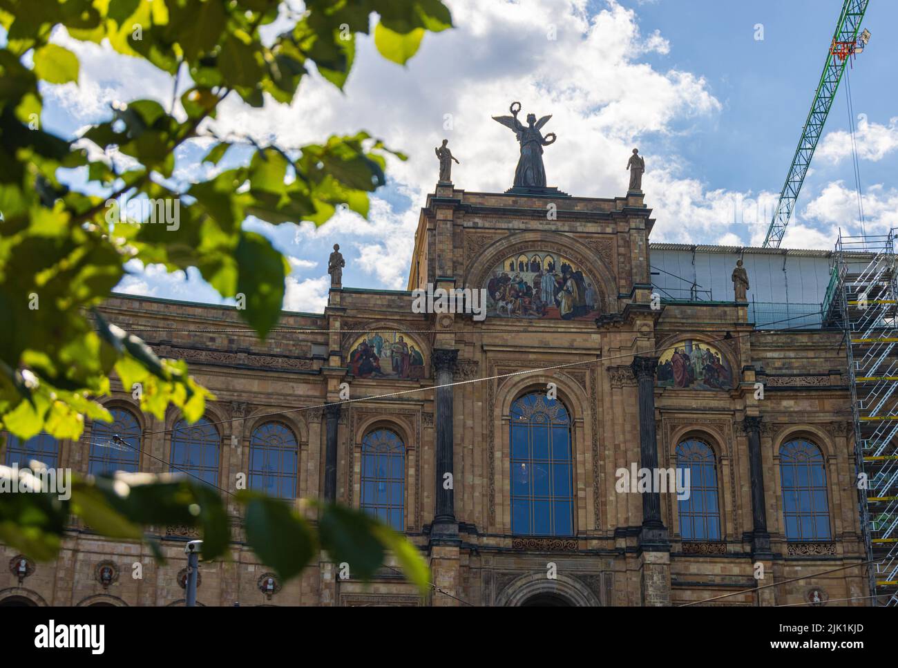 München, Deutschland - 6. Juli 2022: Das Maximilianeum, ein palastartiges Gebäude in München, Sitz des Bayerischen landtags. Das Gebäude befindet sich auf der Stockfoto