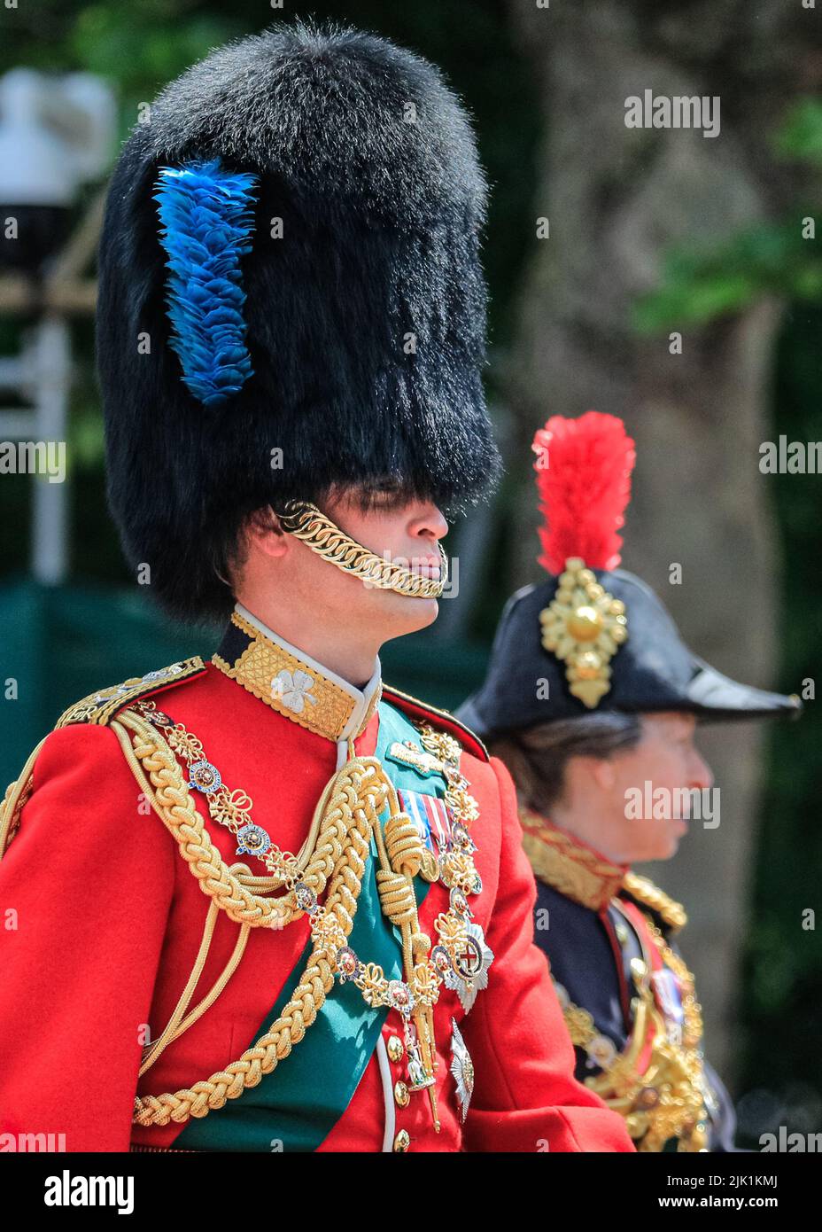 William, Herzog von Cambridge, zu Pferd in Militäruniform, Platinum Jubilee Trooping the Color Parade, London Stockfoto