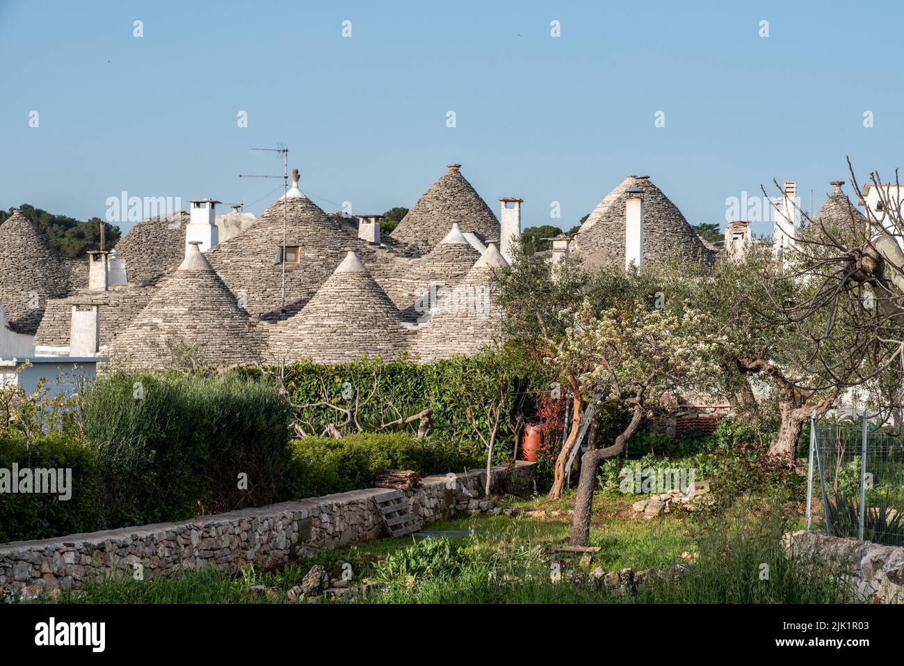Malerische historische Trulli-Wohnungen in Alberobello, Süditalien Stockfoto
