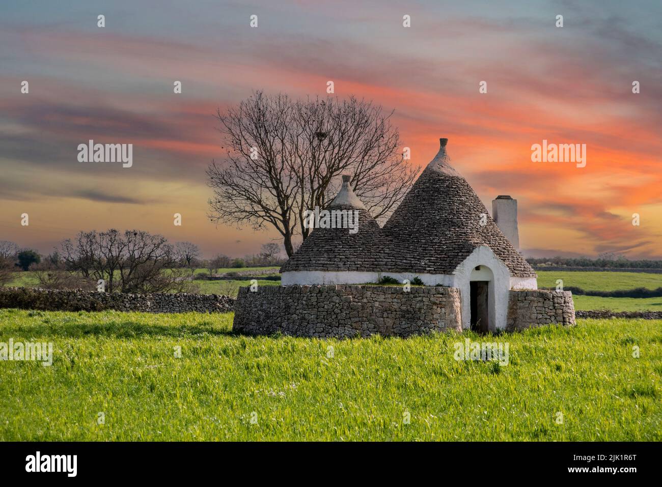 Landschaftlich reizvolle Trullo Wohnung in der ländlichen Landschaft bei Alberobello, Süditalien Stockfoto