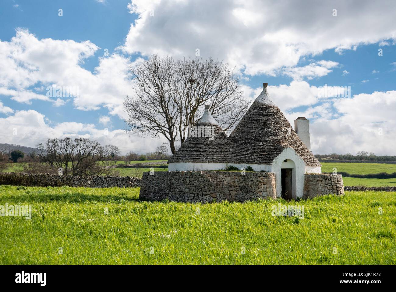 Landschaftlich reizvolle Trullo Wohnung in der ländlichen Landschaft bei Alberobello, Süditalien Stockfoto