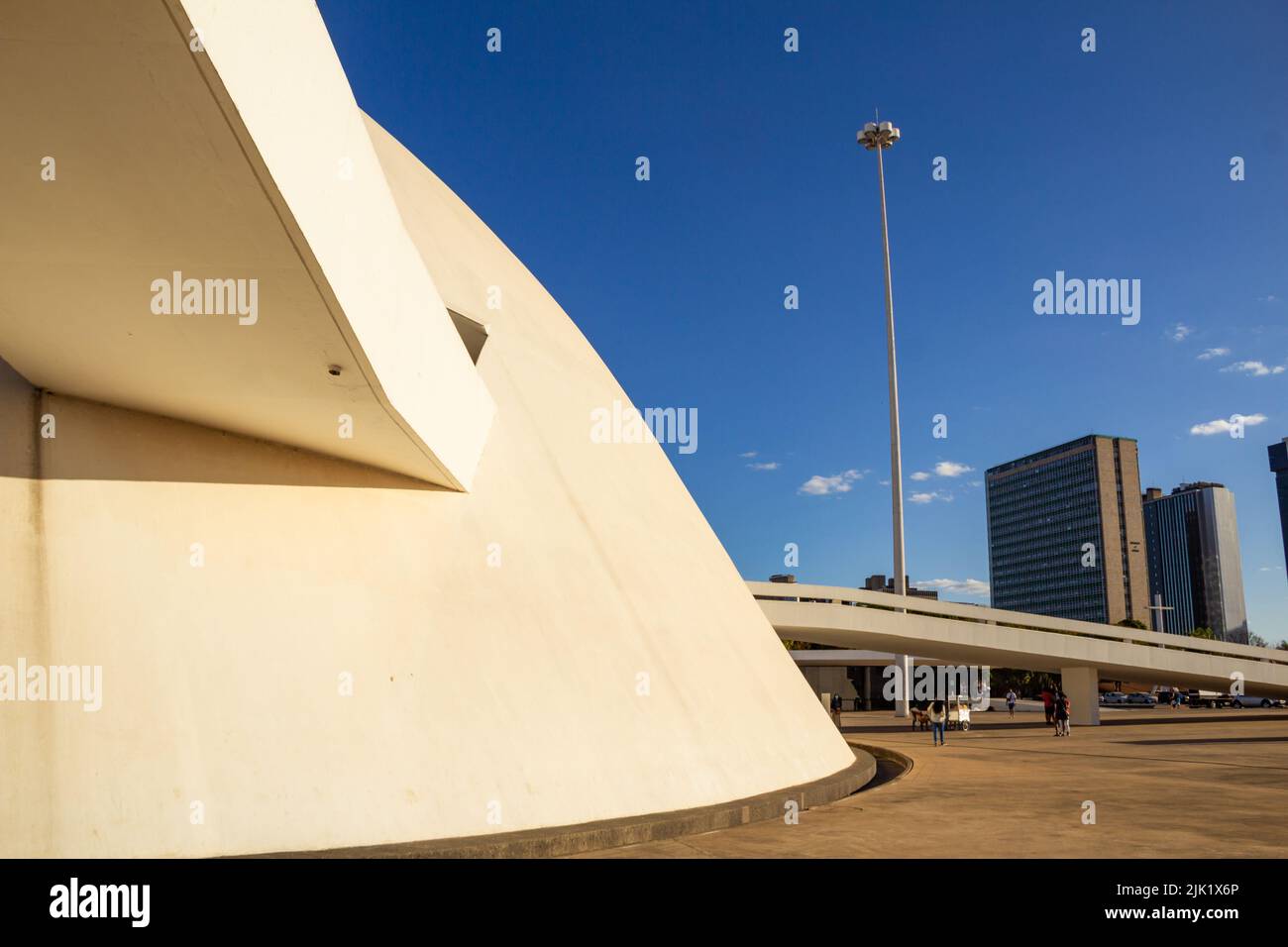 Brasília, Bundesdistrikt, Brasilien – 23. Juli 2022: Details zum Nationalmuseum der Republik. Ein Projekt des Architekten Oscar Niemeyer. Stockfoto