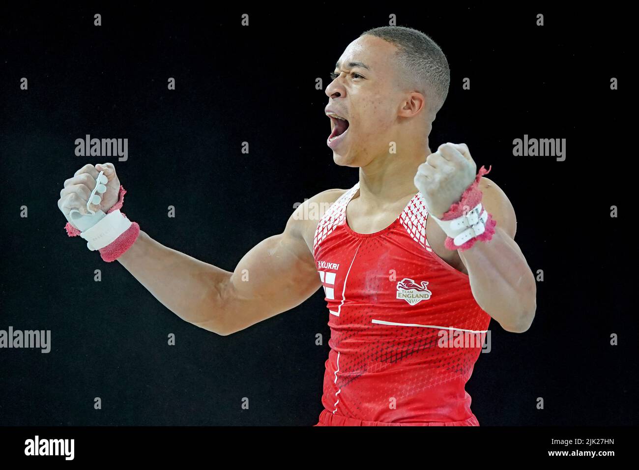 Der Engländer Joe Fraser feiert nach seiner Barrotation des Mannschaftsfinales der Herren und der Einzelqualifikation in der Arena Birmingham am ersten Tag der Commonwealth Games 2022 in Birmingham. Bilddatum: Freitag, 29. Juli 2022. Stockfoto