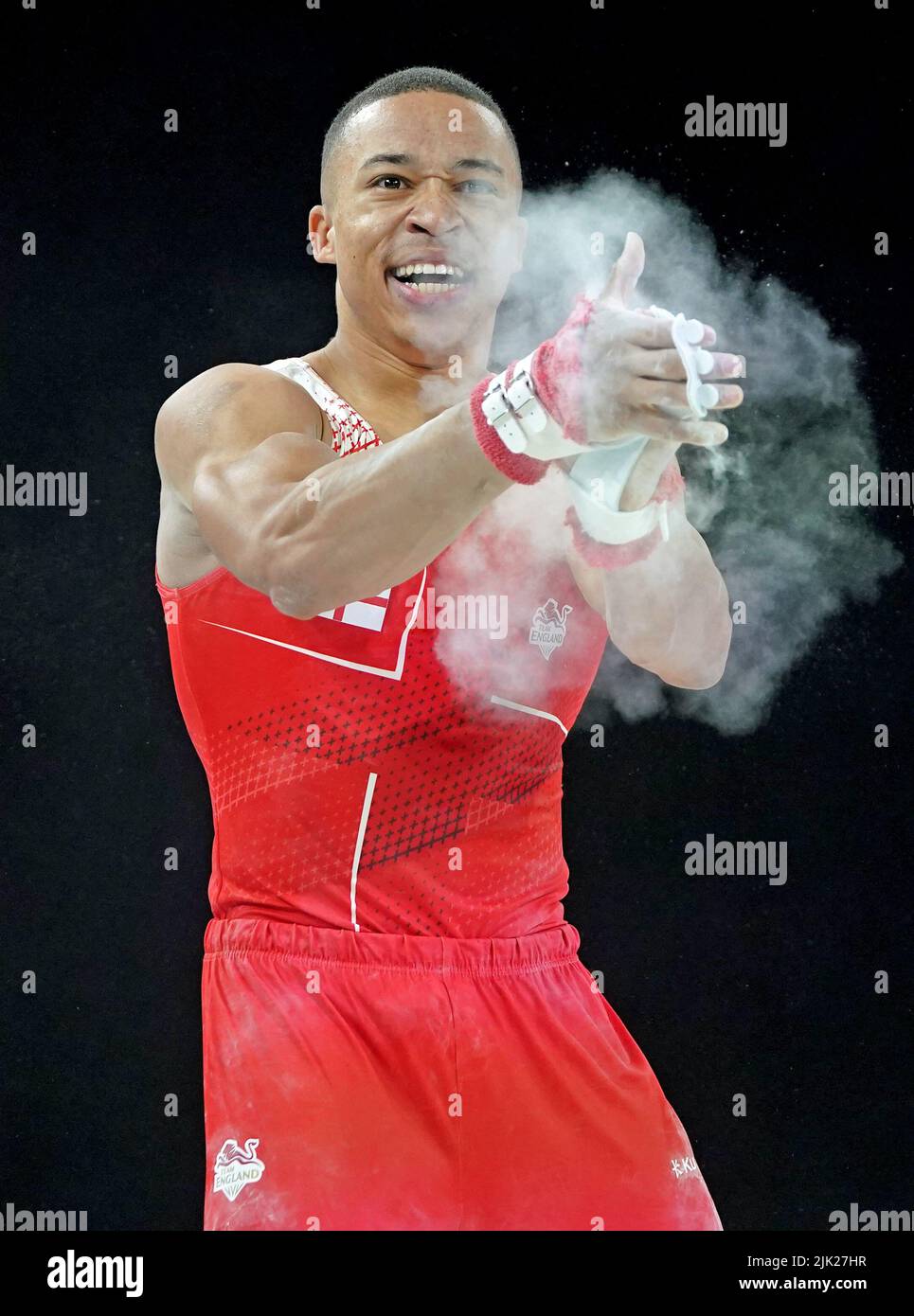 Der Engländer Joe Fraser feiert nach seiner Barrotation des Mannschaftsfinales der Herren und der Einzelqualifikation in der Arena Birmingham am ersten Tag der Commonwealth Games 2022 in Birmingham. Bilddatum: Freitag, 29. Juli 2022. Stockfoto