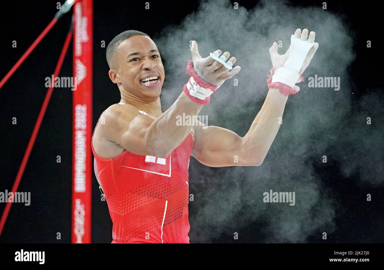 Der Engländer Joe Fraser feiert nach seiner Barrotation des Mannschaftsfinales der Herren und der Einzelqualifikation in der Arena Birmingham am ersten Tag der Commonwealth Games 2022 in Birmingham. Bilddatum: Freitag, 29. Juli 2022. Stockfoto