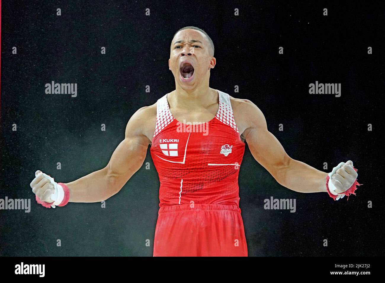 Der Engländer Joe Fraser feiert nach seiner Barrotation des Mannschaftsfinales der Herren und der Einzelqualifikation in der Arena Birmingham am ersten Tag der Commonwealth Games 2022 in Birmingham. Bilddatum: Freitag, 29. Juli 2022. Stockfoto