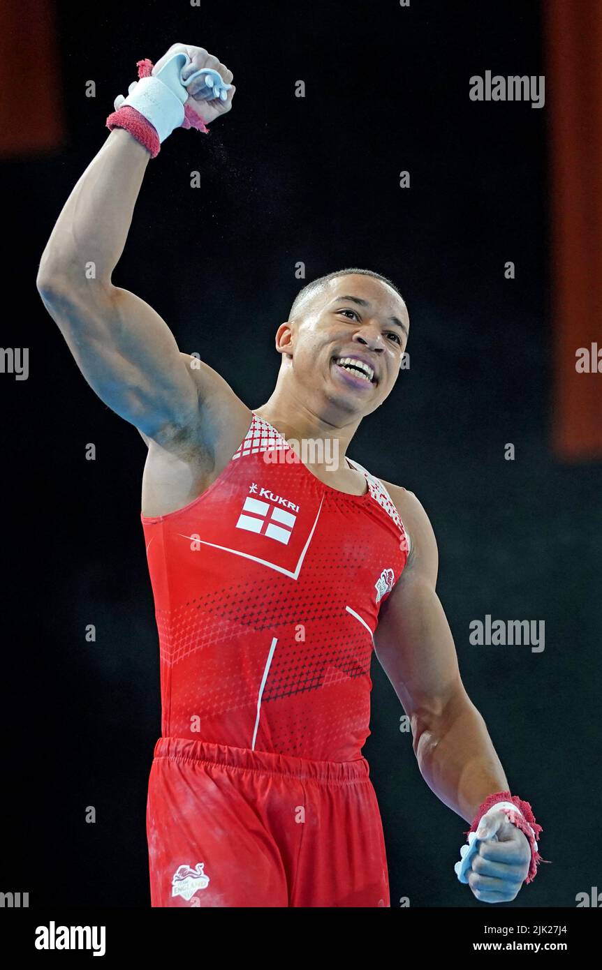 Der Engländer Joe Fraser feiert nach seiner Barrotation des Mannschaftsfinales der Herren und der Einzelqualifikation in der Arena Birmingham am ersten Tag der Commonwealth Games 2022 in Birmingham. Bilddatum: Freitag, 29. Juli 2022. Stockfoto
