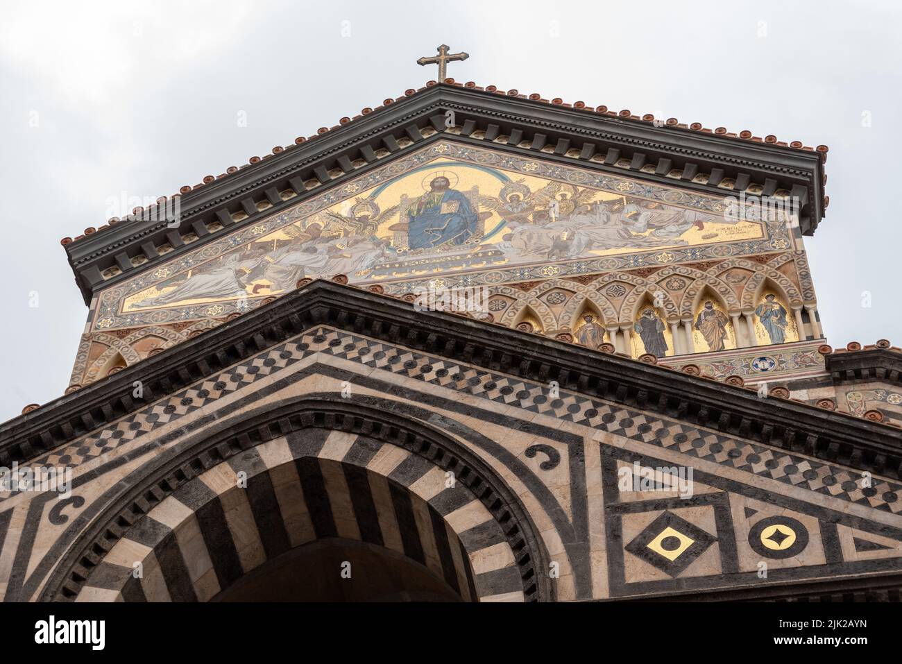 Portal der mittelalterlichen Kathedrale St. Andreas in Amalfi, Italien Stockfoto