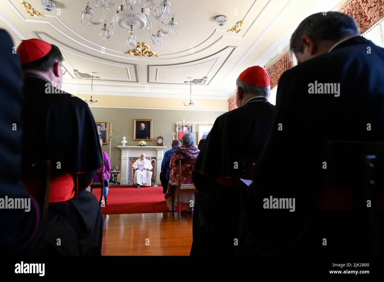Quebec, Kanada, 29. Juli 2022. Papst Franziskus bei einem Treffen mit einer Delegation indigener Völker, die im Erzbistum in Quebec anwesend ist (Foto: Vatican Media). Quelle: Vatican Media/Picciarella/Alamy Live News Stockfoto