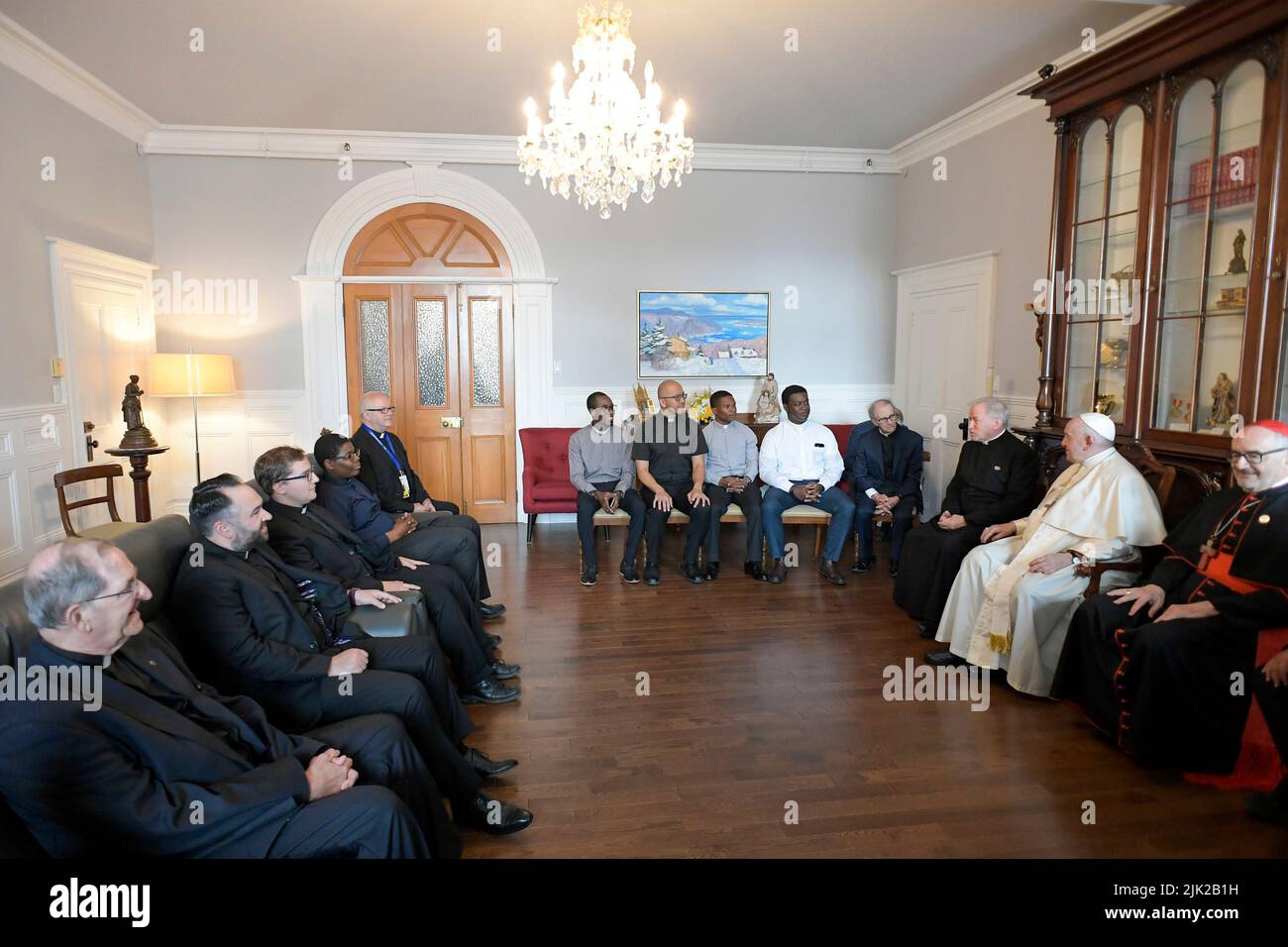 Quebec, Kanada, 29. Juli 2022. Papst Franziskus bei einem Treffen mit den in Kanada anwesenden Mitgliedern der Gesellschaft Jesu (Foto: Vatican Media). Quelle: Vatican Media/Picciarella/Alamy Live News Stockfoto