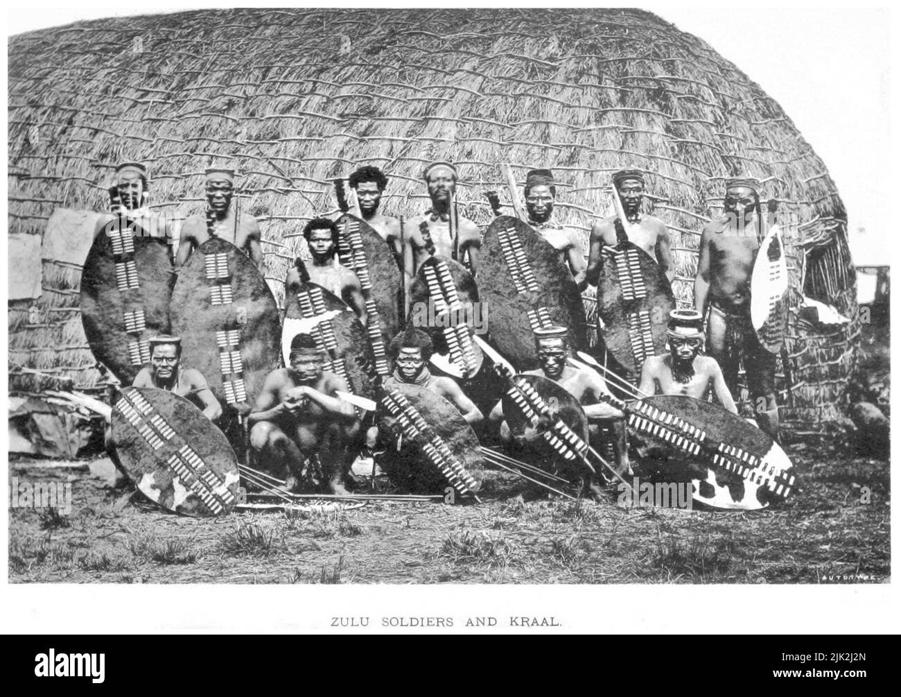 Eine Gruppe von Zulu-Kriegern aus dem Jahr 1882 zur Zeit der Anglo-Zulu-Kriege Stockfoto