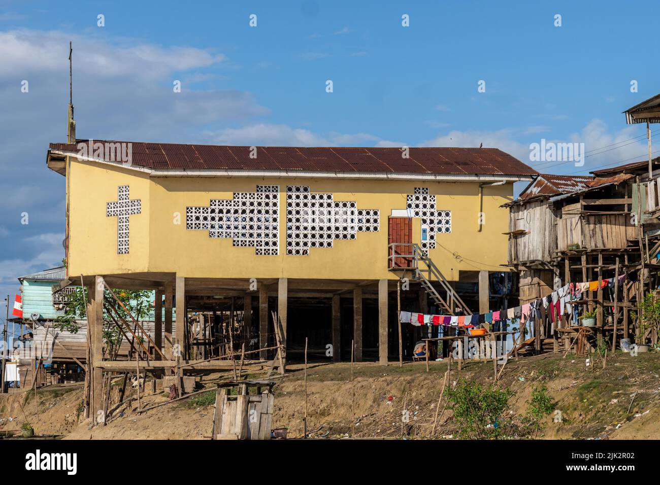 Belen, Peru, ist eine Flussgemeinde in Iquitos, die von Armut, sanitären Einrichtungen und Problemen mit sauberem Wasser geplagt ist Stockfoto