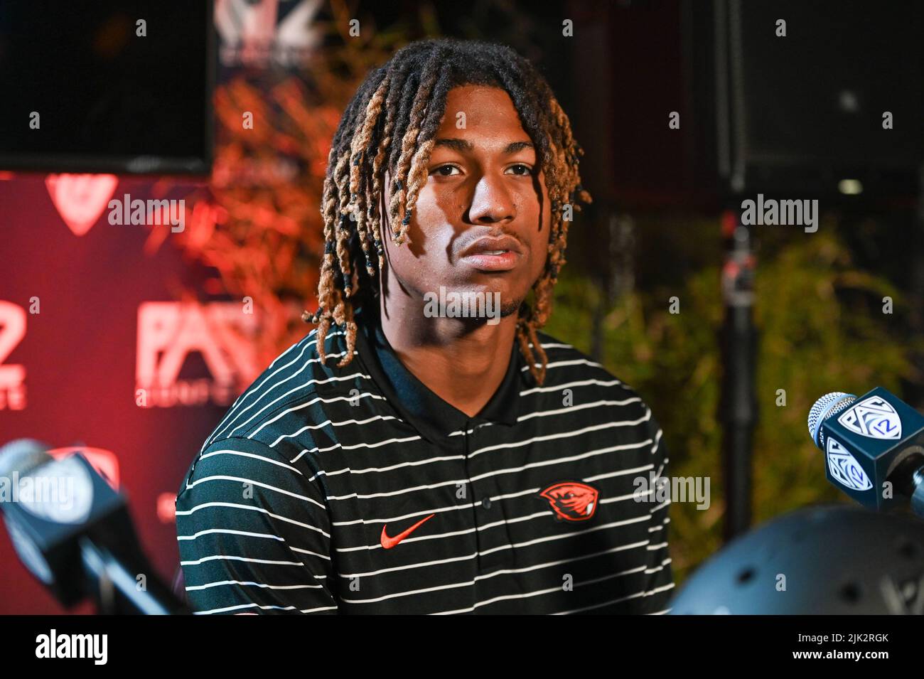 Alex Austin spricht während des PAC-12 Media Day am Freitag, den 29. Juli 2022 in Los Angeles. (Dylan Stewart/Image of Sport) Stockfoto