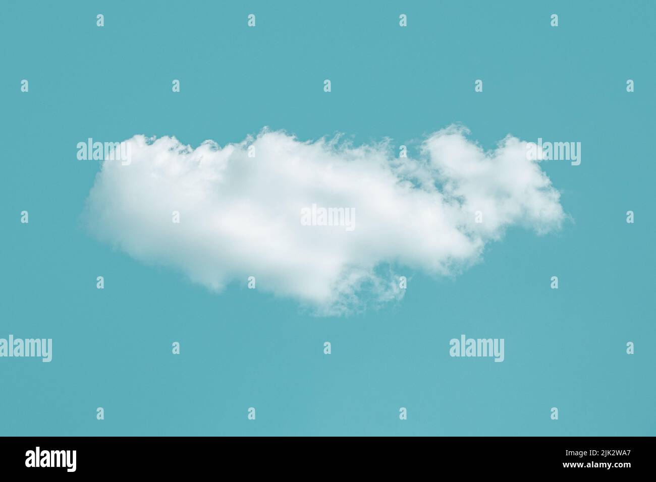 Eine weiße Wolke am blauen Himmel, träumen wie eine idyllische Wolkenlandschaft, kopieren Raum Stockfoto