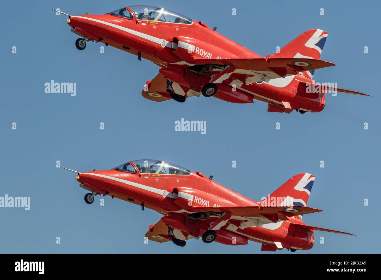 Die roten Pfeile starten für eine Display-Routine bei RIAT 2022. Stockfoto