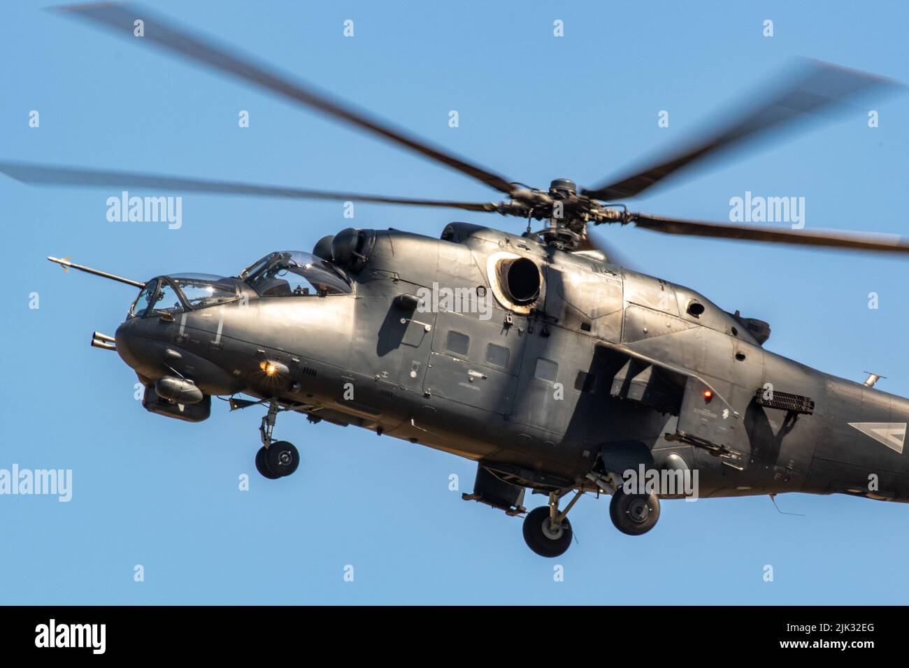 MIL Mi-24P Hind der ungarischen Luftwaffe bei Royal International Aircraft Tattoo 2022, RAF Fairford. Stockfoto