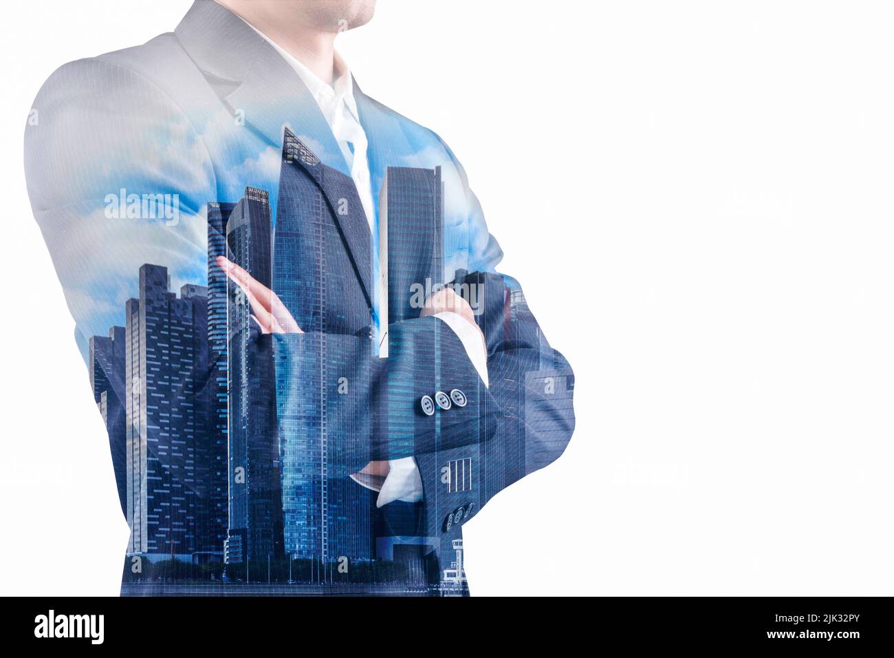 Doppelbelichtung eines Geschäftsmannes, der Anzug trägt, und eines modernen Stadtgebäude des Asia Business Finanzdistrikts und Handels in bangkok, thailand Stockfoto