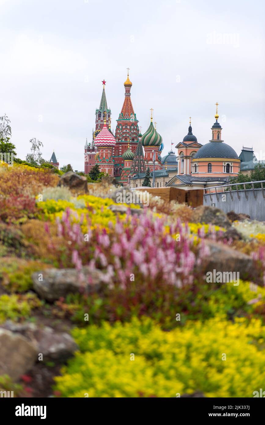 Die Kathedrale von Vasilij dem Seligen (russisch: Собо́р Васи́лия Блаже́нного, tr. Sobór Vasíliya Blazhénnogo), allgemein bekannt als Basilius-Kathedrale. Stockfoto