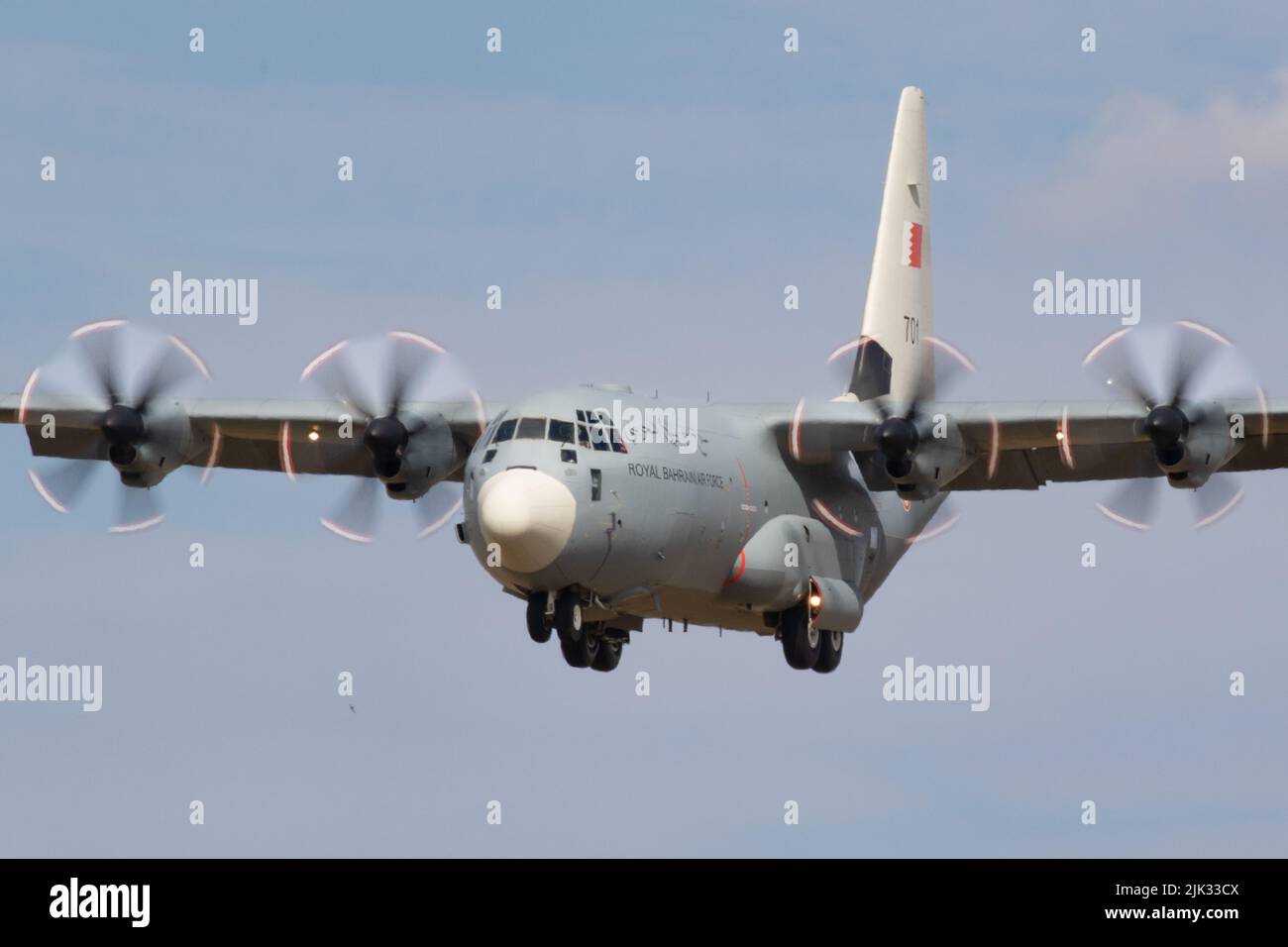 Die Royal Bahraini Air Force Hercules kommt an Land. Stockfoto