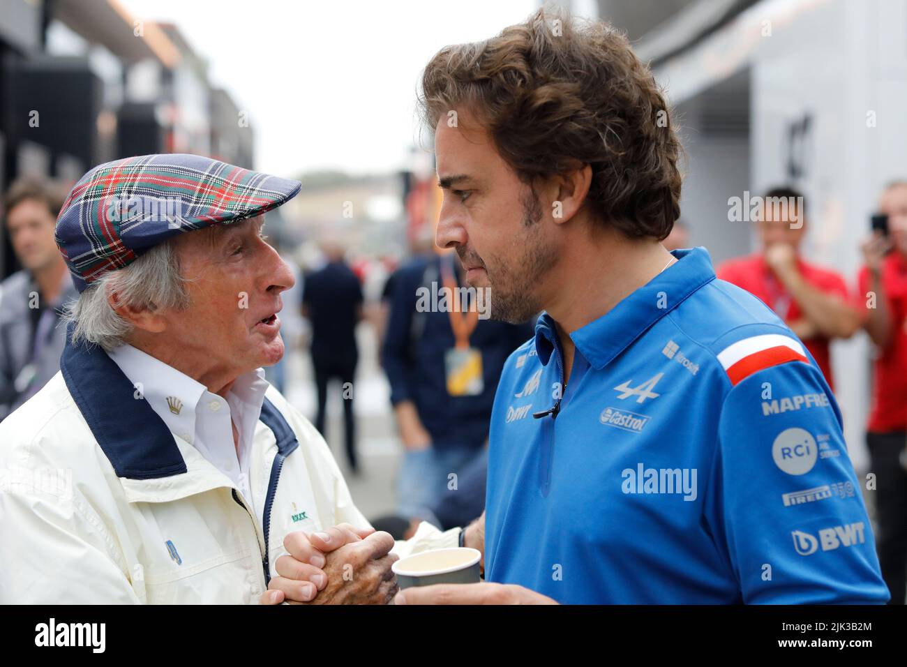 Magyorod, Ungarn. Juli 30. 2022. Formel 1 großer Preis von Ungarn in Hungaroring, Ungarn. Abgebildet: Fernando Alonso (SPA) von Alpine und Jackie Stewart © Piotr Zajac/Alamy Live News Stockfoto