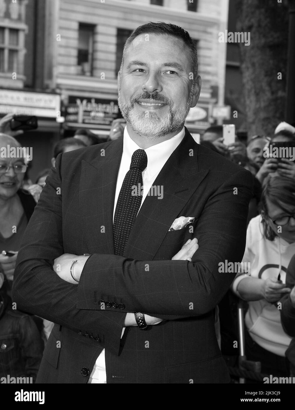 LONDON, Großbritannien, 01. AUGUST 2017: David Williams kommt zu dem Gangsta Granny-Theaterstück, das von der Straße aufgenommen wurde Stockfoto