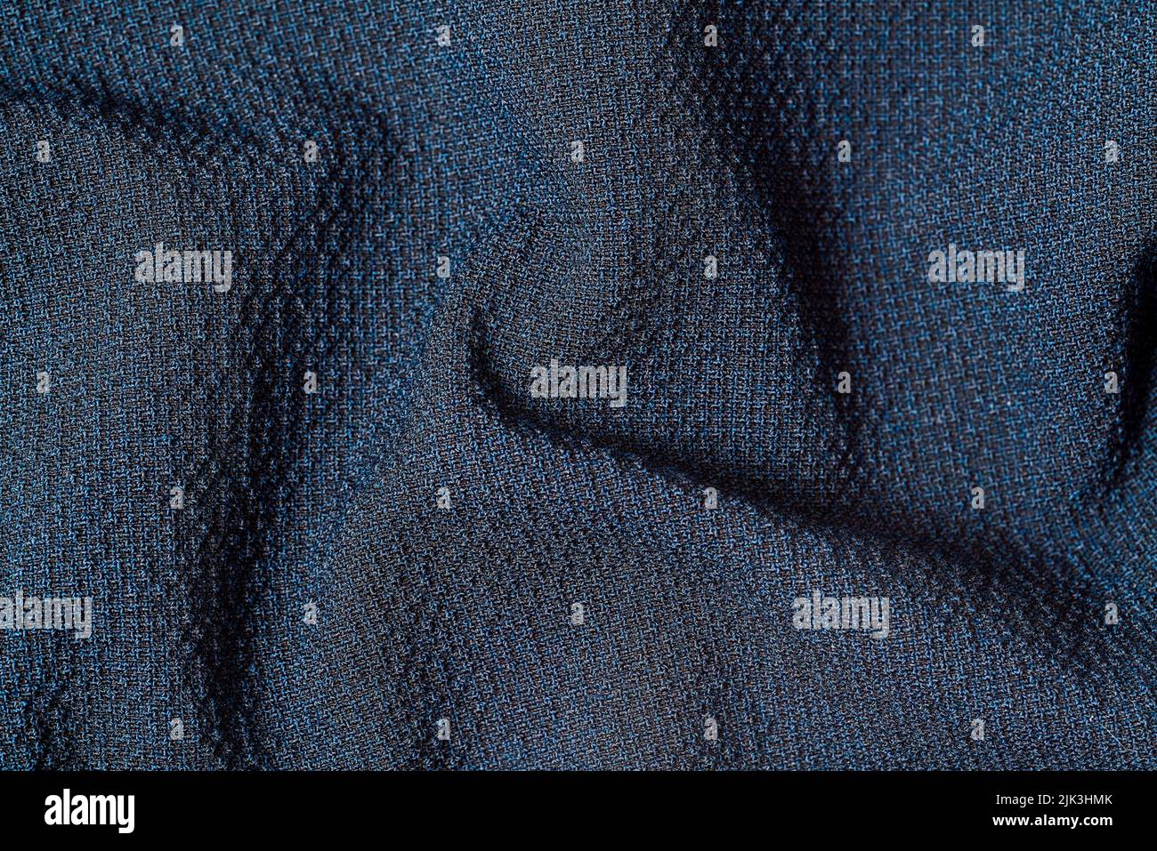 Makro-Foto des dunkelblauen Stofftextur-Hintergrunds. Muster aus dunklem gewebtem Bekleidungsmaterial. Hochwertige Fotos Stockfoto
