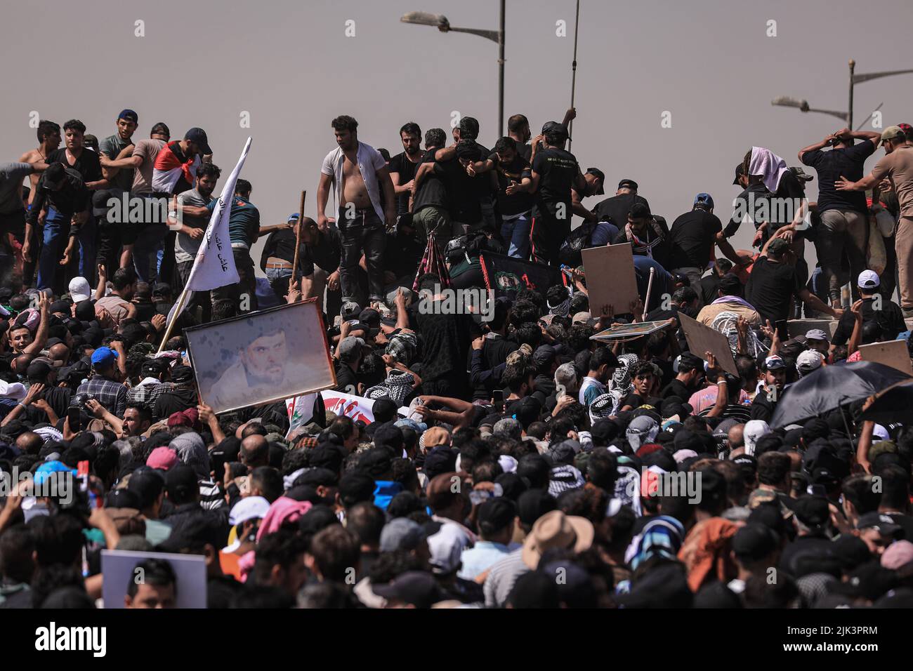 Einflussreicher schiitischer geistlicher moqtada al sadr Fotos und