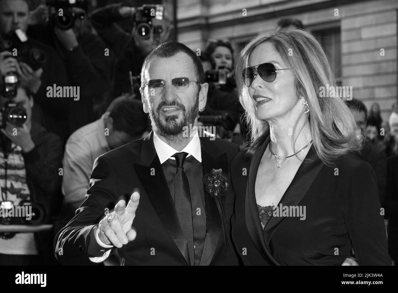 London, UK, 2. September 2014: Ringo Starr und Barbara Bach besuchen die GQ Men of the Year Award am Royal Opera House in London, Vereinigtes Königreich. Stockfoto