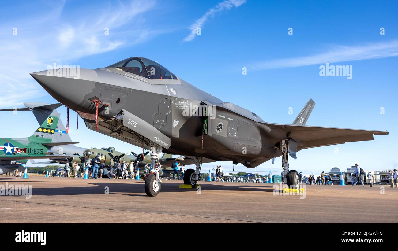 Lockheed Martin F-35A Lightning II der 495. Jagdgeschwader 'The Valkyries' auf der RIAT 2022 zur Feier des 75.-jährigen Jubiläums der USAF Stockfoto