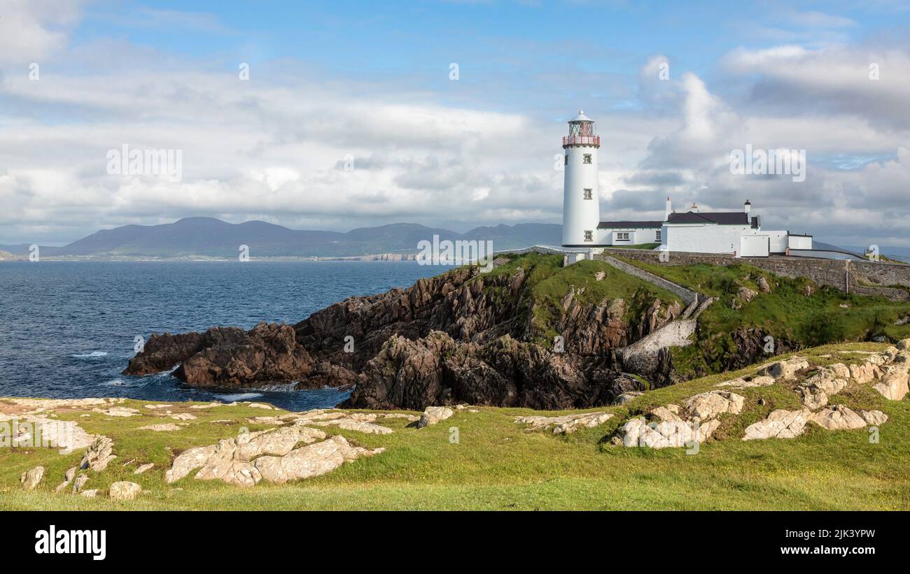 Fanad Lighthouse ist ein legendärer Leuchtturm an der Mündung des Lough Swilly. Es wurde zu einem der schönsten Leuchttürme der Welt gewählt Stockfoto