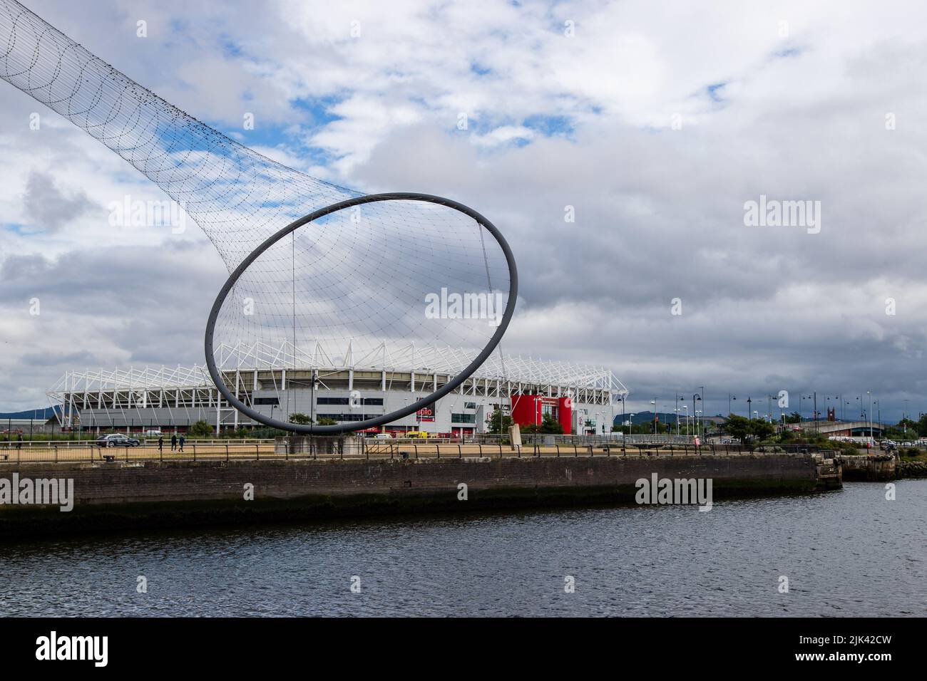 Allgemeiner Blick durch das Anish Kapoor ‘Butterfly Net’ vor dem Riverside Stadium vor dem Spiel dieses Abends Stockfoto