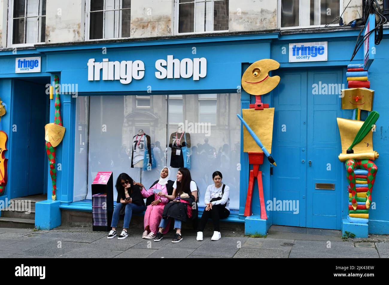 Edinburgh Schottland, Großbritannien 30. Juli 2022. Touristen auf einer belebten Royal Mile vor den Edinburgh Festivals. Credit sst/alamy live News Stockfoto