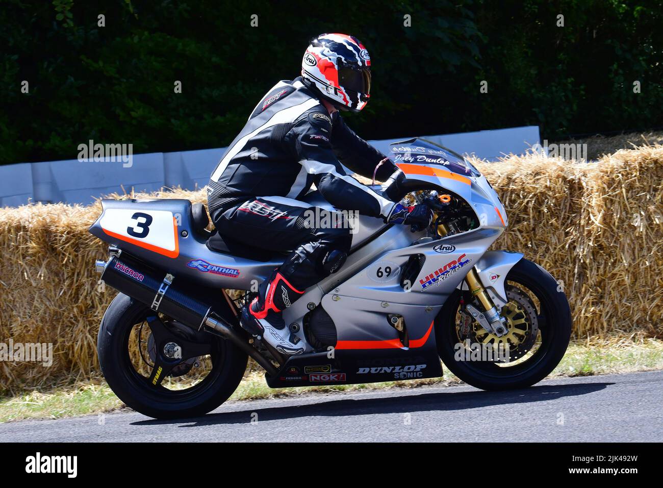 Honda CBR, Zeitgenössische Rennmotorräder, aktuelle Solo-Rennmotorräder und Seitenwagen-Outfits, Goodwood Festival of Speed, The Innovators - Mastermi Stockfoto