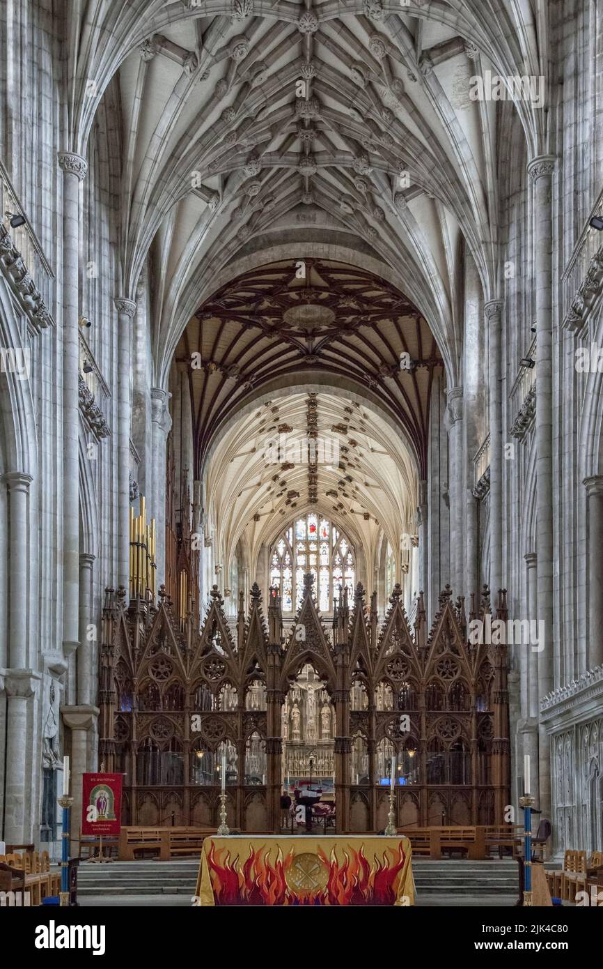 Kirchenschiff und Altar in der Winchester Cathedral Stockfoto