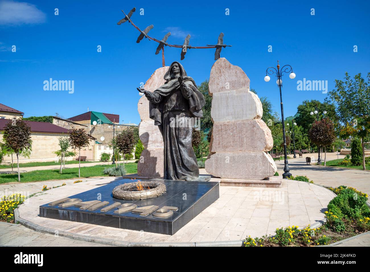 DERBENT, RUSSLAND - 27. SEPTEMBER 2021: Das Denkmal "trauernde Mutter" im Park des militärischen Ruhmes. Derbent. Republik Dagestan Stockfoto