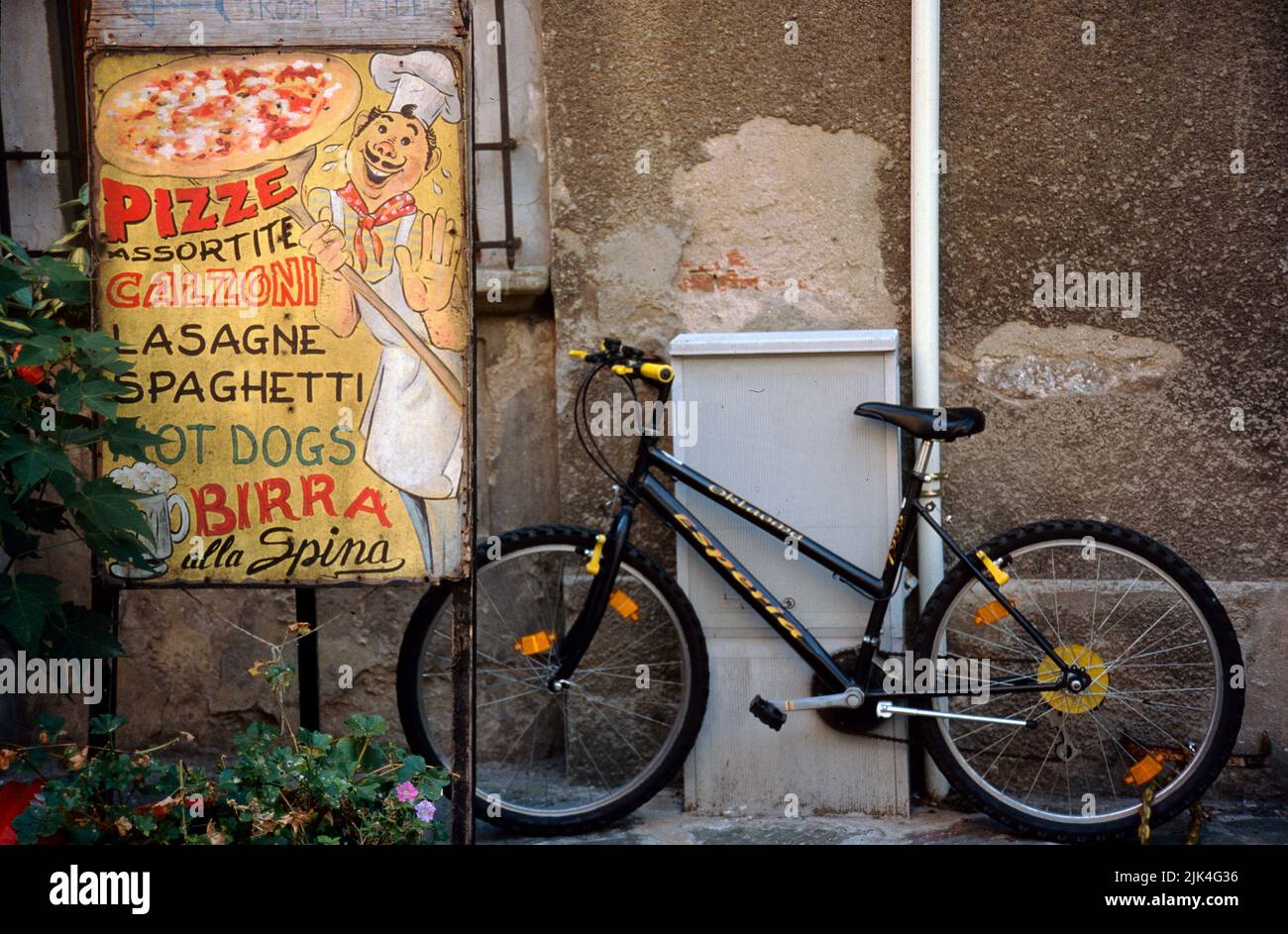 Fahrrad und Pizza, Verona, Italien Stockfoto