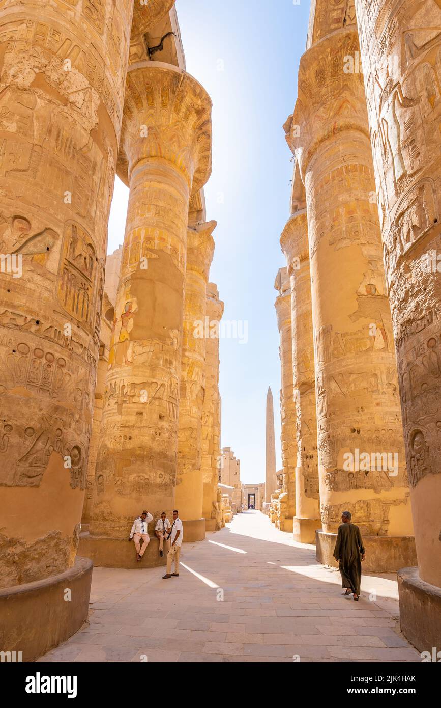 Karnak-Tempel, Luxor, Ägypten; 28. Juli 2022 - die große Hypostyle-Halle befindet sich im Karnak-Tempelkomplex, im Bezirk Amon-Re. Es ist an Stockfoto