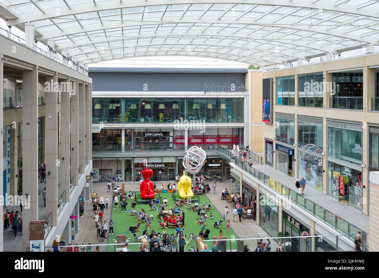 Innenansicht des Westgate Shopping Centers mit Blick auf John Lewis, Oxford, Großbritannien Stockfoto