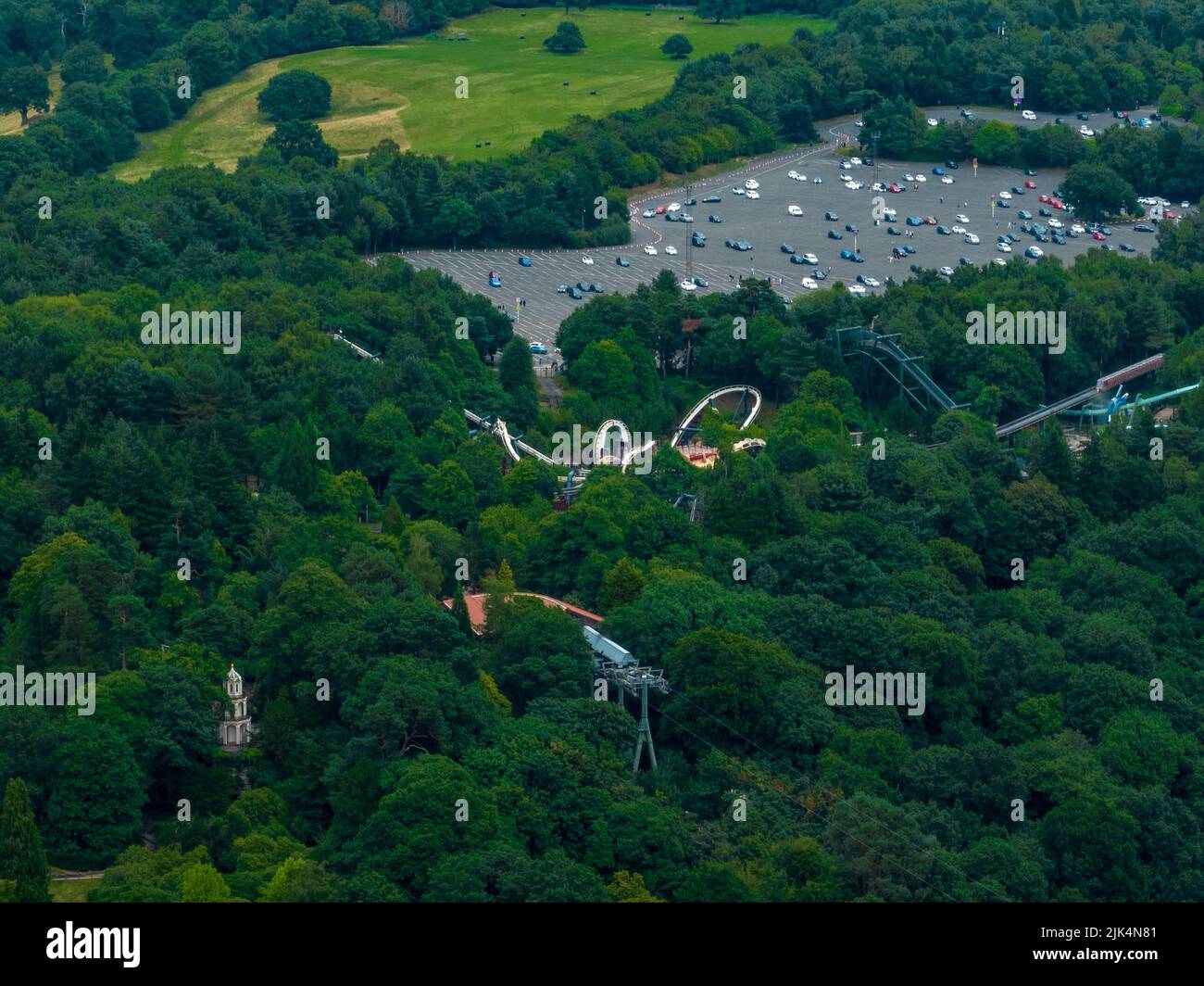 Alton Towers Luftaufnahmen aus der Luft, einschließlich Nemesis, Smiler, David Walliims, Sonic Spinball Whizzer, The Towers, RITA, 13, Enterprize (SBNO) Drone Stockfoto