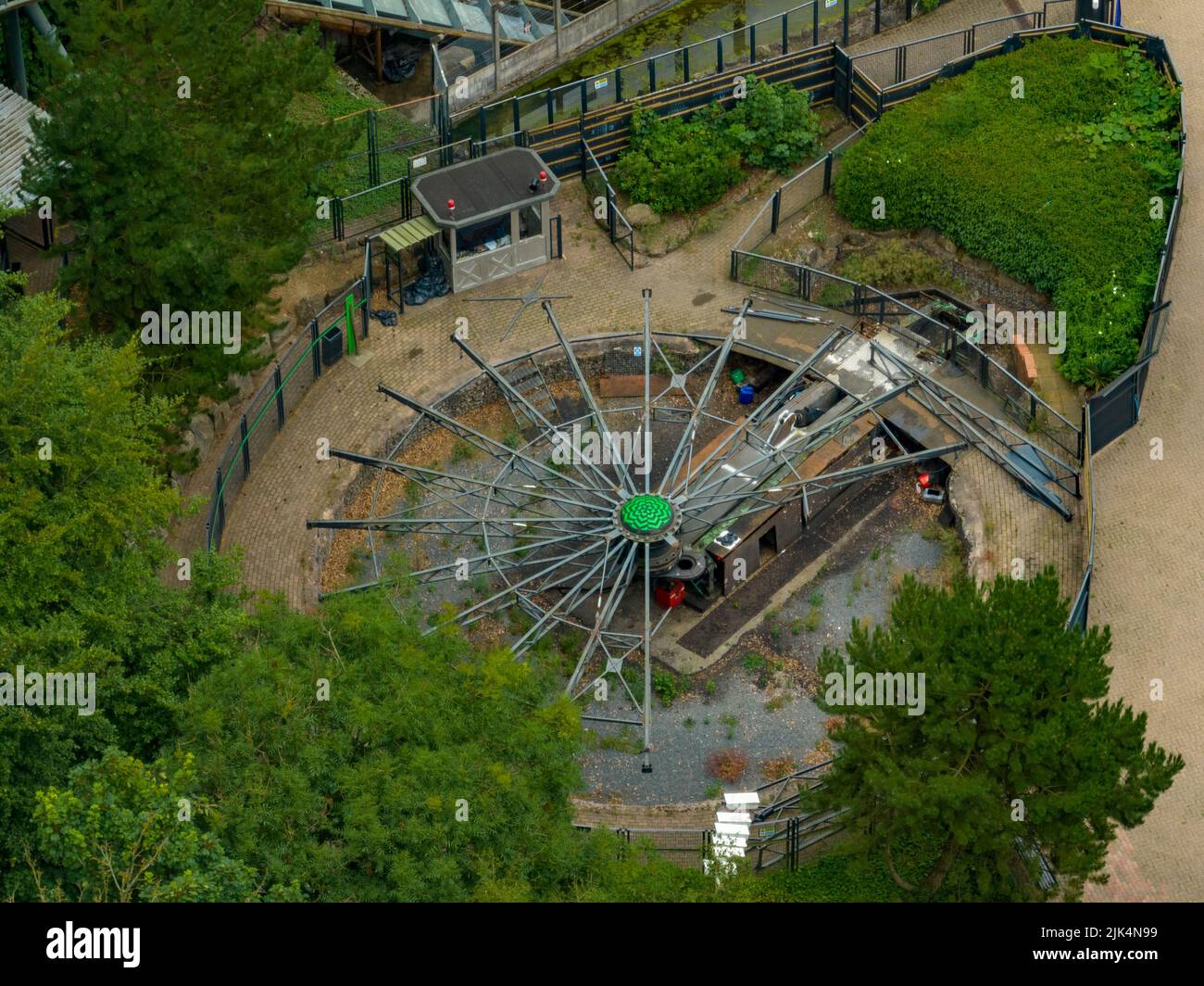 Alton Towers Luftaufnahmen aus der Luft, einschließlich Nemesis, Smiler, David Walliims, Sonic Spinball Whizzer, The Towers, RITA, 13, Enterprize (SBNO) Drone Stockfoto
