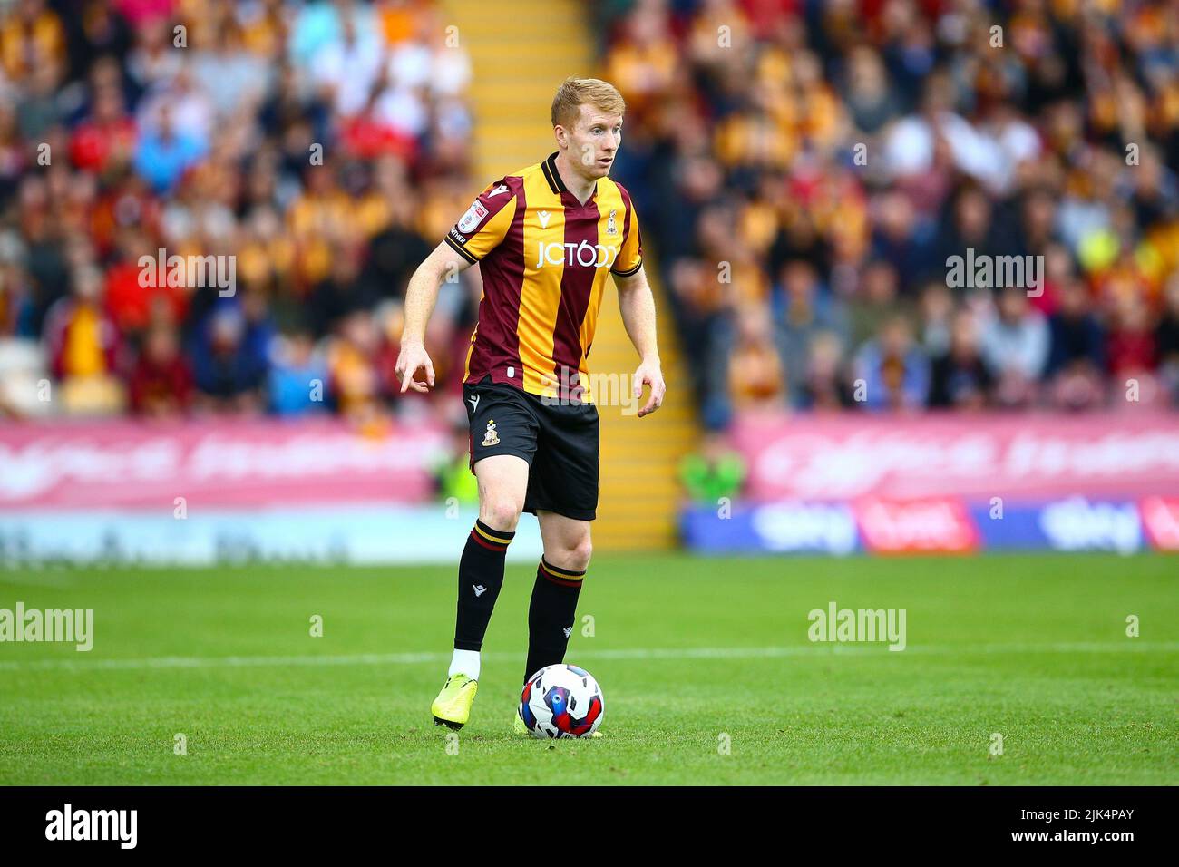 The University of Bradford Stadium, Bradford, England - 30.. Juli 2022 Brad Halliday (2) of Bradford - während des Spiels Bradford City gegen Doncaster Rovers, Sky Bet League Two, 2022/23, The University of Bradford Stadium, Bradford, England - 30.. Juli 2022 Credit: Arthur Haigh/WhiteRoseFotos/Alamy Live News Stockfoto