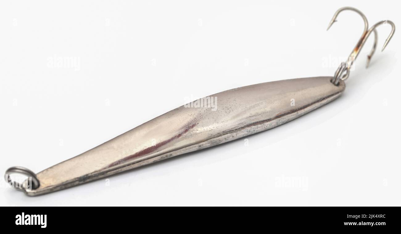 Seefischen alten Metall Köder für Kabeljau auf weißem Hintergrund Stockfoto