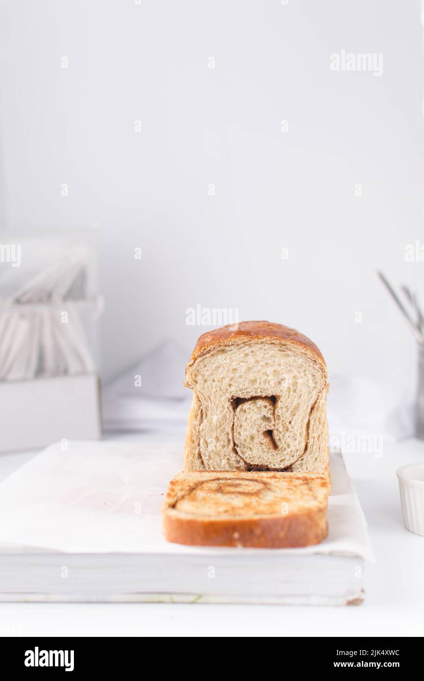 Zimt Wirbel Brot, süß Zimt gefüllte Laib Brot Stockfoto
