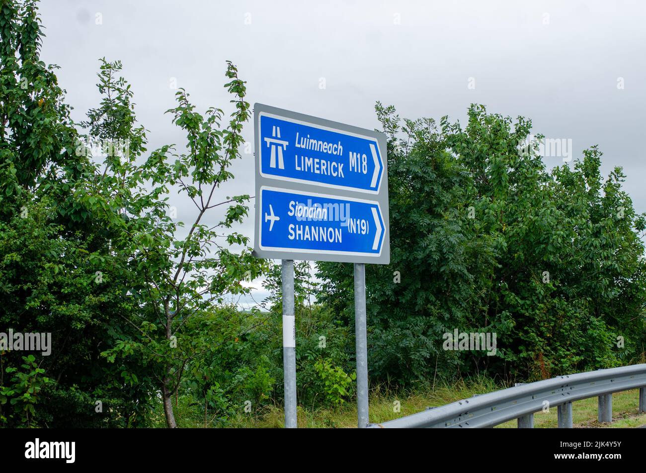 Highway M18, Abschnitt von Limerick nach Ennis Blick auf die Ausfahrt nach Ennis, Limerick, Irland, Juli 23,2022 Stockfoto