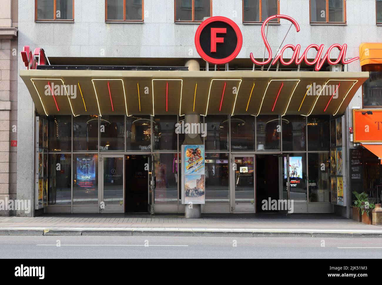 Stockholm, Schweden - 29. Juli 2022: Das Saga-Kino in der Kungsgatan-Straße. Stockfoto