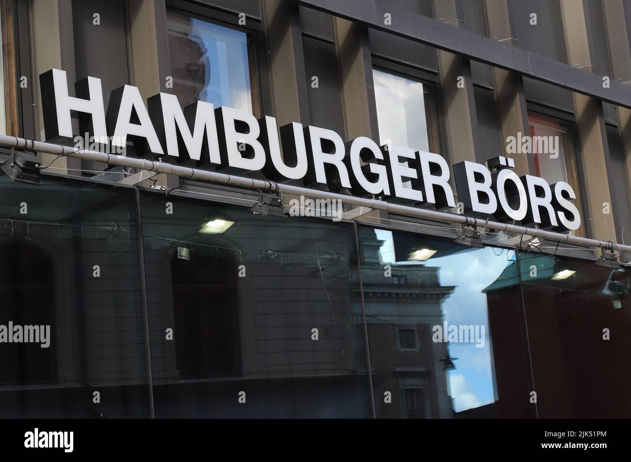 Stockholm, Schweden - 29. Juli 2022: Das Entertainmentrestaurant Hamburger Bors Schild an der Jakobsgatan Straße. Stockfoto