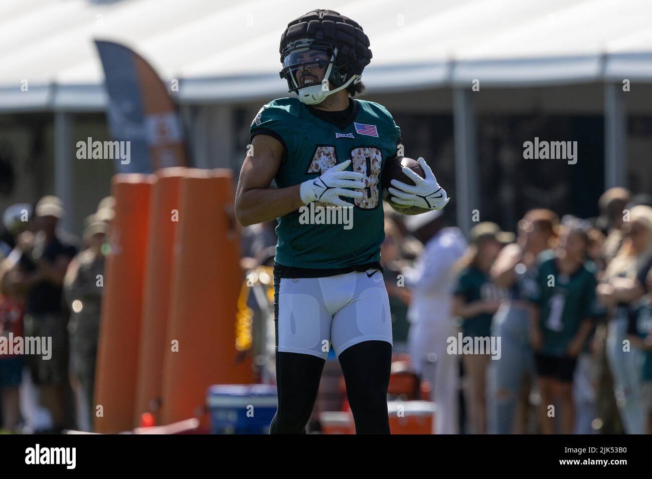 Philadelphia, PA, USA. 30.. Juli 2022. Philadelphia Eagles Tight End J.J. ARCEGA-WHITESIDE (19) nimmt am Samstag, dem 30. Juli 2022, an Trainingslagern im NovaCare Complex in Philadelphia, PA, Teil. (Bild: © Saquan Stimpson/ZUMA Press Wire) Stockfoto