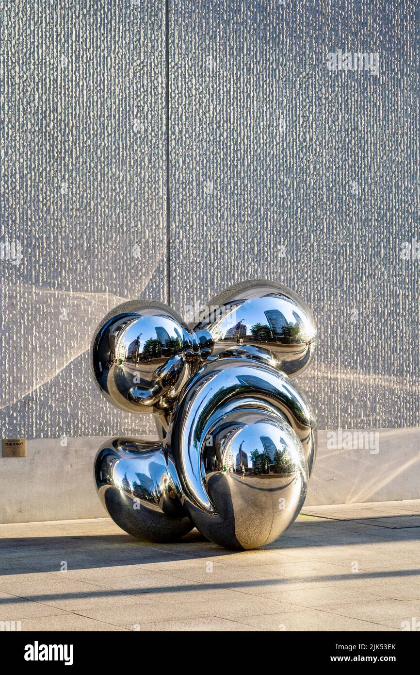 Die Knot-Skulptur von Richard Hudson, Wood Wharf, Canary Wharf, London, Großbritannien Stockfoto